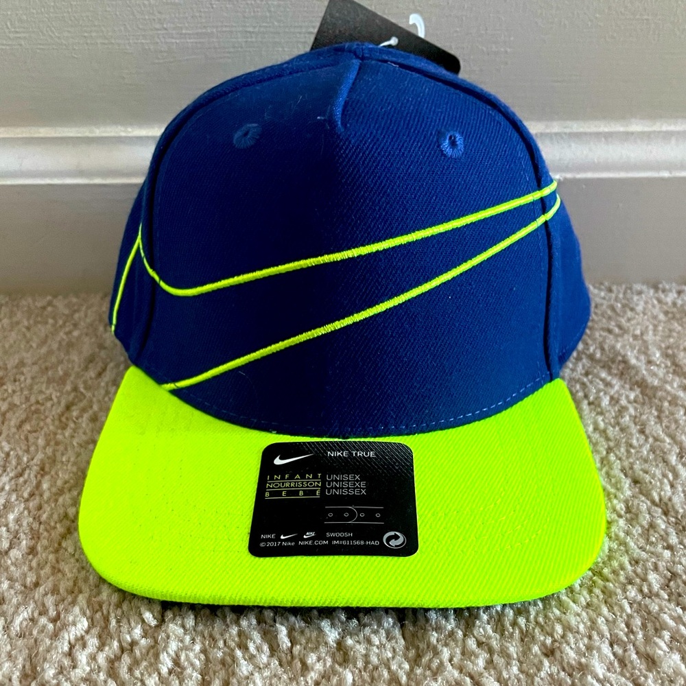 **SOLD**NWT Toddler Nike SnapBack